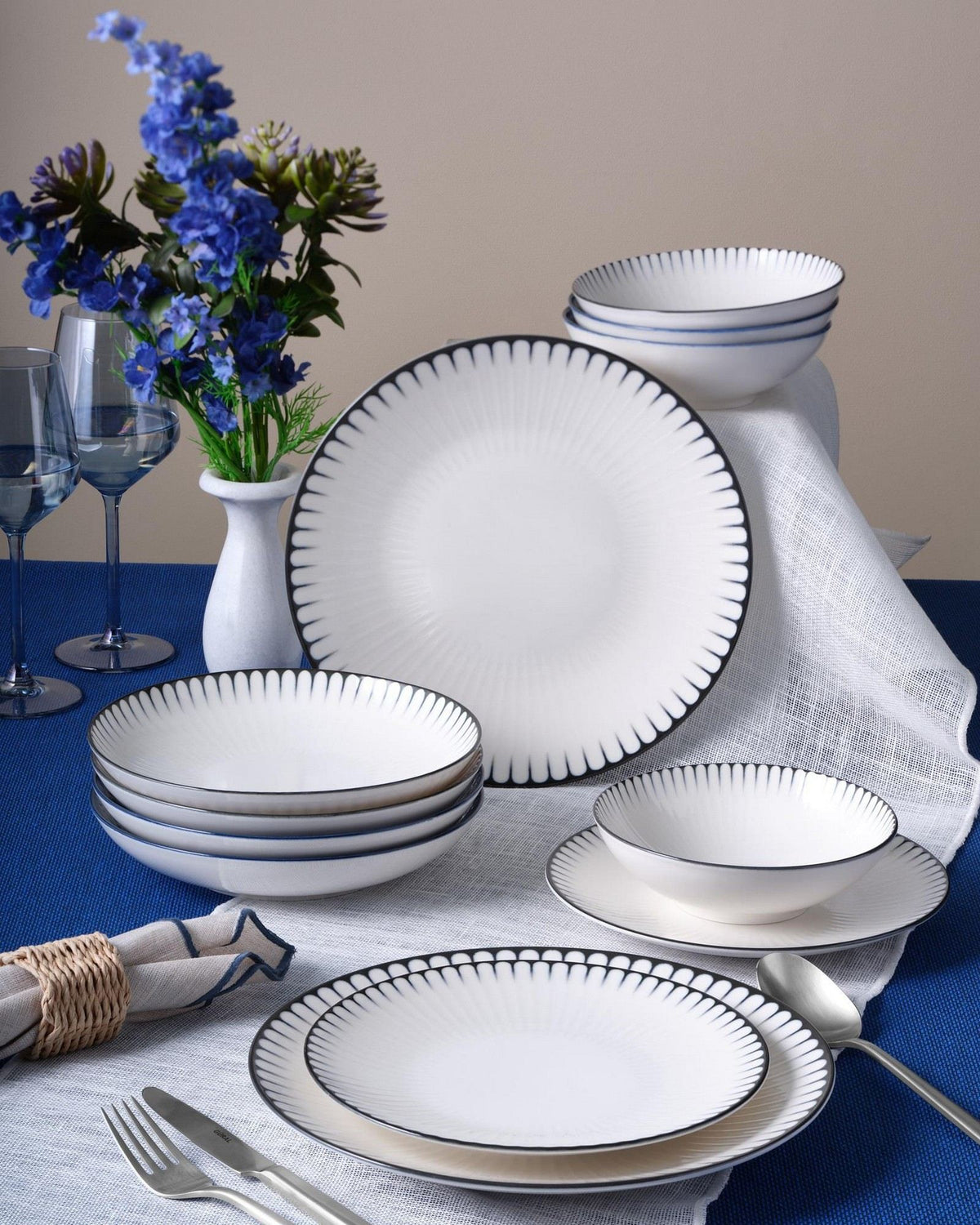 Rani Home Yemek Takımı (24 Parça) Güral Porselen Beyaz - Siyah HE-6762