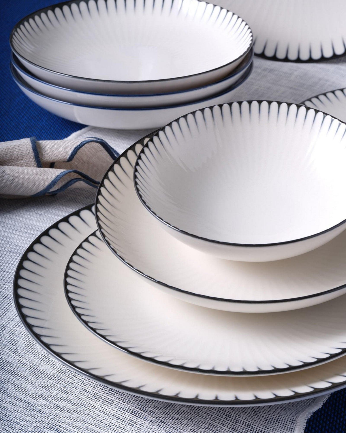Rani Home Yemek Takımı (24 Parça) Güral Porselen Beyaz - Siyah HE-6762